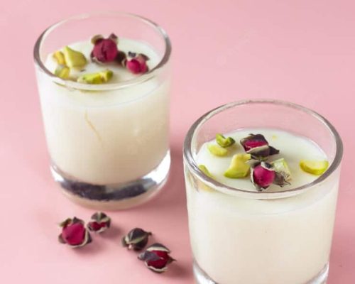 mahalabia-malabi-arabic-milk-pudding-topping-wit-rose-pistachio_581937-795