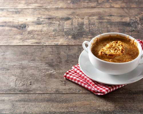 traditional-french-onion-soup-wooden-table_123827-19761